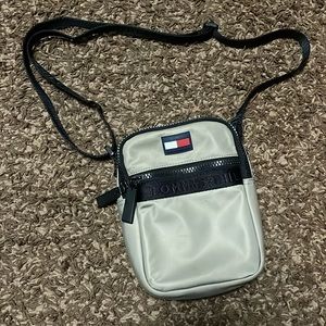 Tommy Hilfiger side bag